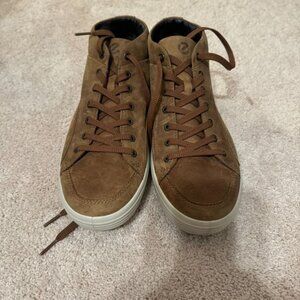 Ecco Brand Men's Boot/Sneaker Size 9 - Just like new
